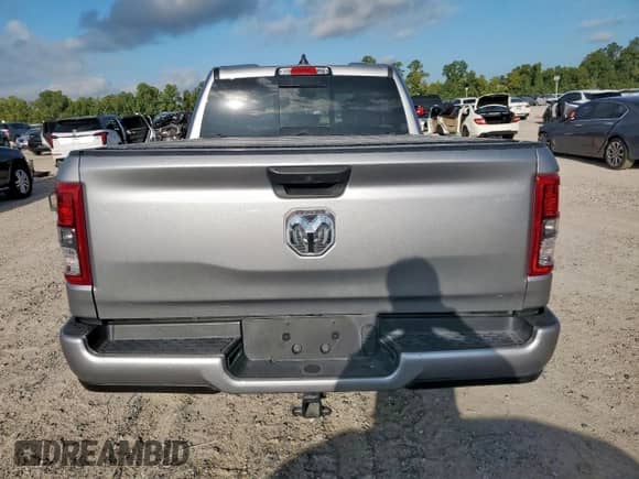 2024 Ram 1500 Tradesman z VIN 1C6SRECG8RN152152, wystawiony jako Copart lot #83794585 z przebiegiem 55 712 mil mil oraz Szkoda całkowita • Salvage title. Historia ofert i sprzedaży dostępna na DreamBid. Obrazek 6.