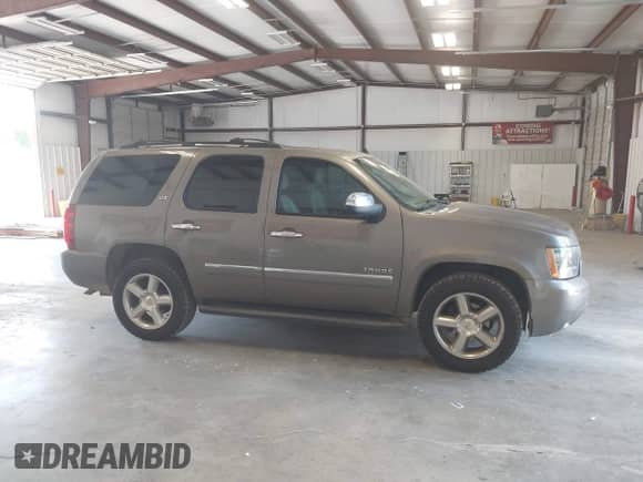 2014 Chevrolet Tahoe LTZ с VIN 1GNSCCE03ER150821, выставлен на аукционе IAAI как лот 42912953 с пробегом 194 995 миль миль и . История ставок и продаж доступна на DreamBid. Изображение 14.