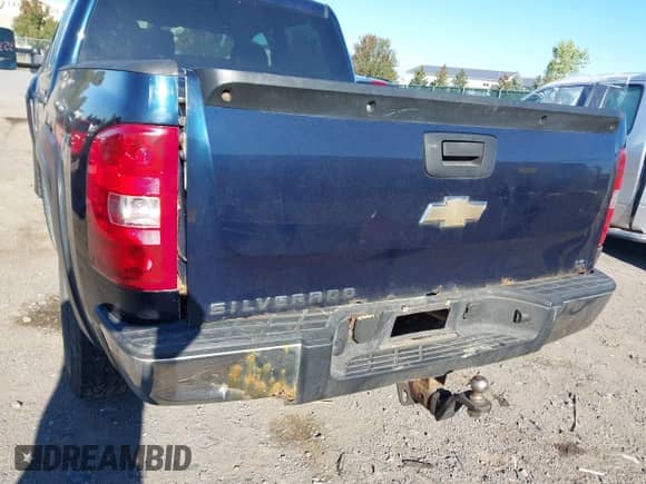 2007 Chevrolet Silverado 1500 1LT with VIN 2GCEK13M571509245, listed as a IAAI auction lot 43353113 with 238,501 mi miles and . Bid and sale history available at DreamBid. Image 6.