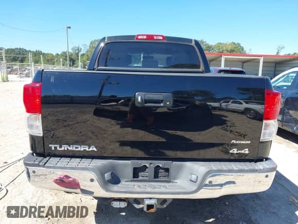 2013 Toyota Tundra Limited с VIN 5TFHW5F18DX298812, выставлен на аукционе IAAI как лот 43409834 с пробегом 304 727 миль миль и . История ставок и продаж доступна на DreamBid. Изображение 16.