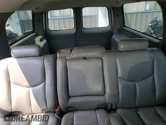 2004 Chevrolet Suburban LS z VIN 3GNGK26U54G165100, wystawiony jako Copart lot #65907575 z przebiegiem 196 457 mil mil oraz Szkoda całkowita • Salvage title. Historia ofert i sprzedaży dostępna na DreamBid. Obrazek 10.