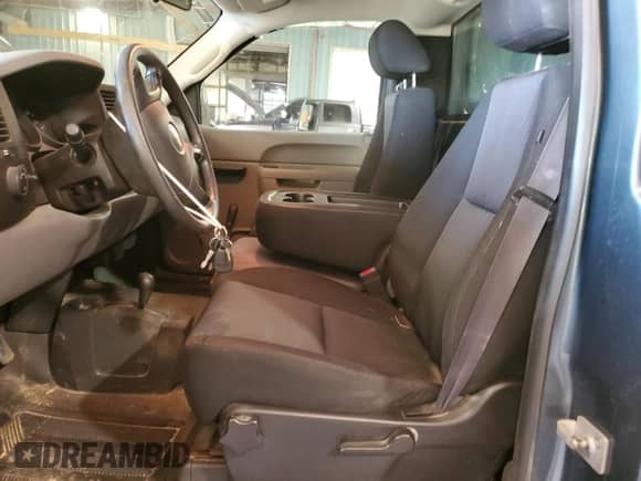 2012 Chevrolet Silverado 1500 Work Truck z VIN 1GCNKPEX6CZ336203, wystawiony jako Copart lot #85278025 z przebiegiem 117 157 mil mil oraz Szkoda całkowita • Salvage title. Historia ofert i sprzedaży dostępna na DreamBid. Obrazek 7.