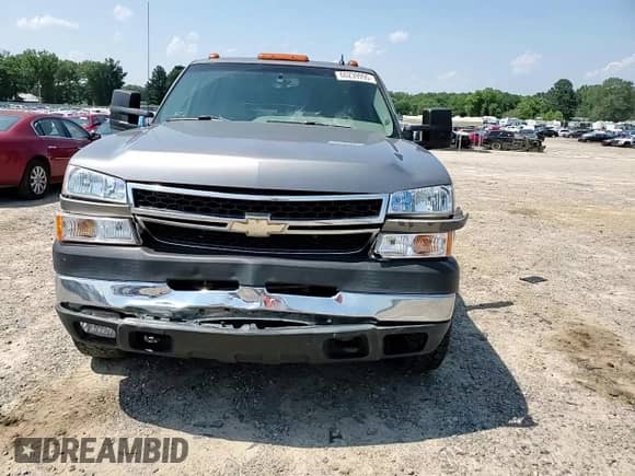 2006 Chevrolet Silverado 3500 DRW LT3 with VIN 1GCJK33D26F153628, listed as a Copart auction lot 60239995 with 247,790 mi miles and Clean title. Bid and sale history available at DreamBid. Image 13.