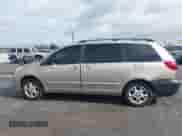 2004 Toyota Sienna XLE z VIN 5TDZA22C94S005059, wystawiony jako IAAI lot #43152895 z przebiegiem 187 536 mil mil oraz . Historia ofert i sprzedaży dostępna na DreamBid. Obrazek 14.