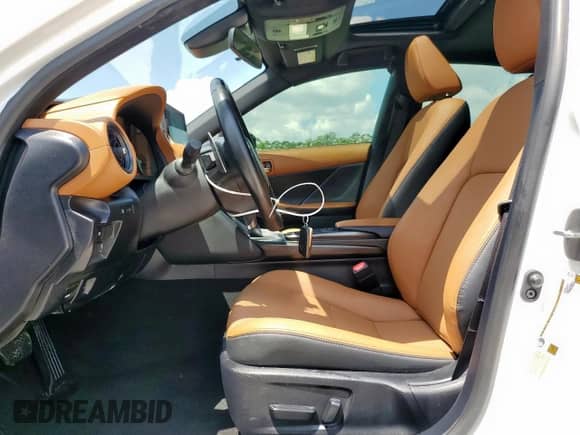 2024 Lexus IS 350 F Sport z VIN JTHBZ1B25R5072071, wystawiony jako Copart lot #67778385 z przebiegiem 23 734 mil mil oraz Czysty tytuł • Clean title. Historia ofert i sprzedaży dostępna na DreamBid. Obrazek 7.