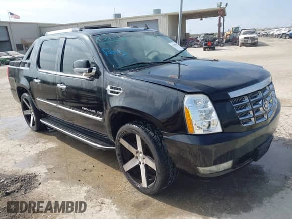 2012 Cadillac Escalade EXT Luxury with VIN 3GYT4MEF5CG153036, listed as a IAAI auction lot 43349035 with 140,716 mi miles and . Bid and sale history available at DreamBid. Image 1.