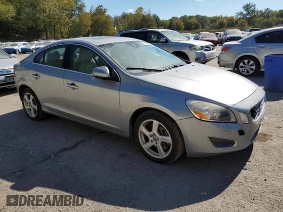 2013 Volvo S60 T5 Premier с VIN YV1612FS5D1227917, выставлен на аукционе Copart как лот 85150265 с пробегом 71 466 миль миль и Списание • Salvage title. История ставок и продаж доступна на DreamBid. Изображение 4.