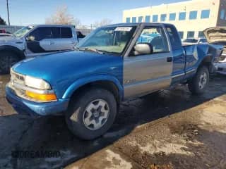 2000 Chevrolet S-10 LS z VIN 1GCDT19W1Y8133613, wystawiony jako Copart lot #88169015 z przebiegiem 205 073 mil mil oraz Szkoda całkowita • Salvage title. Historia ofert i sprzedaży dostępna na DreamBid. Obrazek 1.