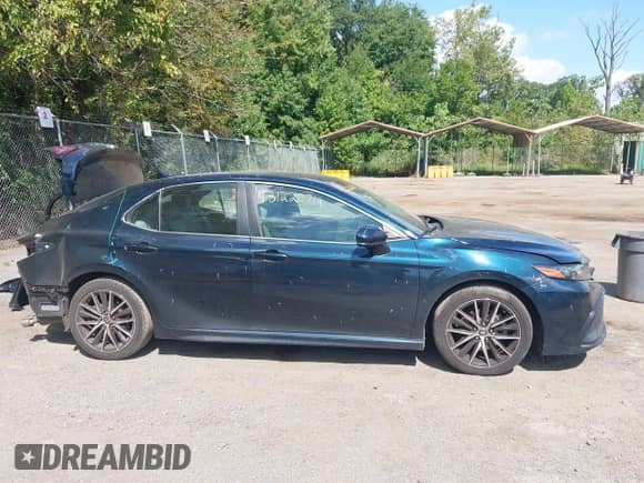 2021 Toyota Camry SE Nightshade z VIN 4T1G11AKXMU523439, wystawiony jako IAAI lot #43122074 z przebiegiem 66 261 mil mil oraz . Historia ofert i sprzedaży dostępna na DreamBid. Obrazek 13.