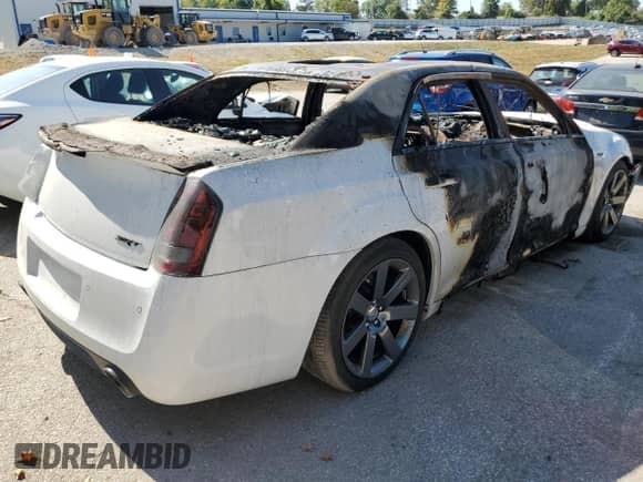 2014 Chrysler 300 SRT-8 с VIN 2C3CCAFJ1EH118429, выставлен на аукционе Copart как лот 88139865 с пробегом Не указан миль и На запчасти • Non repairable. История ставок и продаж доступна на DreamBid. Изображение 3.