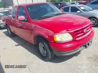 2002 Ford F-150 XL z VIN 1FTRX17282NB90684, wystawiony jako IAAI lot #42764017 z przebiegiem 340 203 mil mil oraz . Historia ofert i sprzedaży dostępna na DreamBid. Obrazek 1.