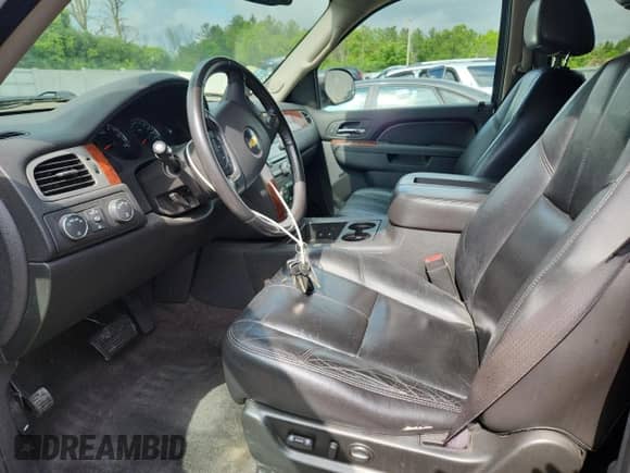 2010 Chevrolet Tahoe LT с VIN 1GNUKBE08AR288872, выставлен на аукционе Copart как лот 62735745 с пробегом 134 514 миль миль и Списание • Salvage title. История ставок и продаж доступна на DreamBid. Изображение 7.