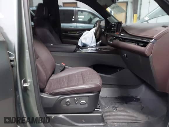 2024 Cadillac Escalade with VIN 1GYS4RKT7RR230923, listed as a IAAI auction lot 41073003 with 9,513 mi miles and . Bid and sale history available at DreamBid. Image 5.