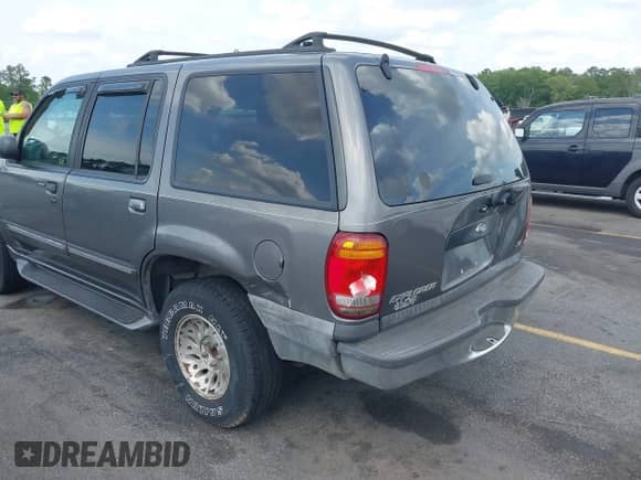 1999 Ford Explorer XLT с VIN 1FMZU32P8XZA39072, выставлен на аукционе IAAI как лот 42152344 с пробегом 188 379 миль миль и . История ставок и продаж доступна на DreamBid. Изображение 6.