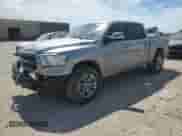 2019 Ram 1500 Big Horn z VIN 1C6SRFFT7KN779624, wystawiony jako Copart lot #70933335 z przebiegiem 195 750 mil mil oraz Szkoda całkowita • Salvage title. Historia ofert i sprzedaży dostępna na DreamBid. Obrazek 1.