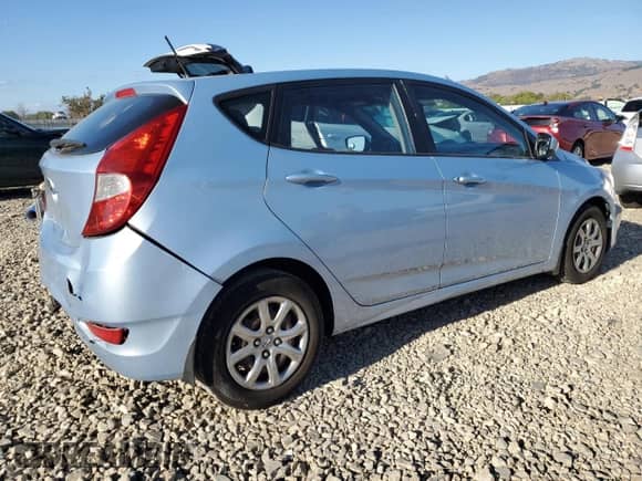 2013 Hyundai Accent GS z VIN KMHCT5AE1DU078986, wystawiony jako Copart lot #82392125 z przebiegiem 225 674 mil mil oraz Szkoda całkowita • Salvage title. Historia ofert i sprzedaży dostępna na DreamBid. Obrazek 3.