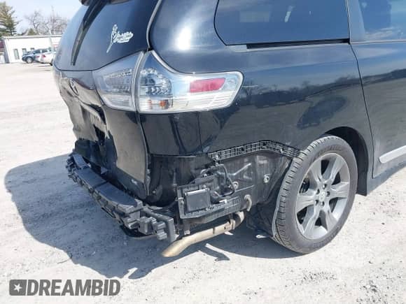 2015 Toyota Sienna SE with VIN 5TDXK3DC9FS652765, listed as a IAAI auction lot 41723922 with 105,679 mi miles and . Bid and sale history available at DreamBid. Image 18.