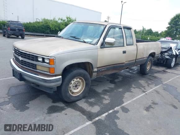 1988 Chevrolet Silverado 2500 с VIN 2GCFK29K6J1202951, выставлен на аукционе IAAI как лот 42551862 с пробегом 428 372 миль миль и . История ставок и продаж доступна на DreamBid. Изображение 17.