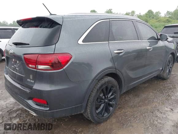 2020 Kia Sorento EX с VIN 5XYPHDA55LG667458, выставлен на аукционе IAAI как лот 42423086 с пробегом 61 508 миль миль и . История ставок и продаж доступна на DreamBid. Изображение 4.