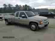 1999 Chevrolet Silverado 3500 z VIN 1GBHC39FXXF077473, wystawiony jako Copart lot #49597355 z przebiegiem 119 287 mil mil oraz Szkoda całkowita • Salvage title. Historia ofert i sprzedaży dostępna na DreamBid. Obrazek 10.