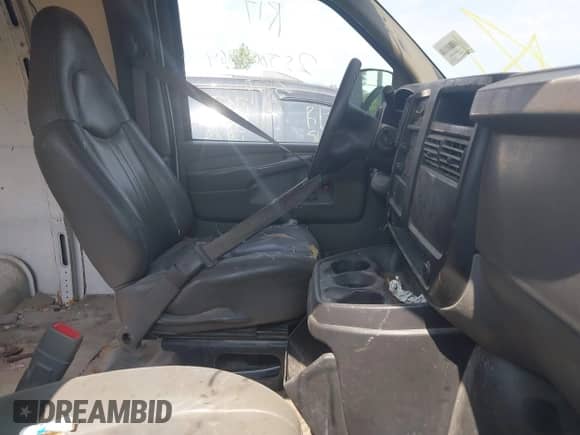 2005 Chevrolet Express Cargo z VIN 1GCGG25V051154199, wystawiony jako IAAI lot #42832510 z przebiegiem Nie podano mil oraz . Historia ofert i sprzedaży dostępna na DreamBid. Obrazek 5.