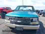 1994 GMC Sierra 1500 z VIN 1GTDC14Z3RZ547523, wystawiony jako IAAI lot #42072321 z przebiegiem 170 695 mil mil oraz . Historia ofert i sprzedaży dostępna na DreamBid. Obrazek 12.