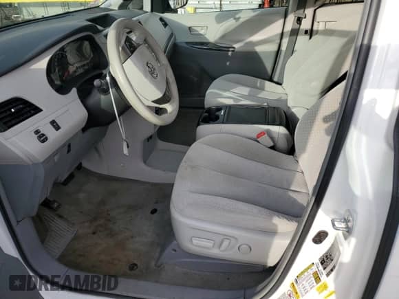 2014 Toyota Sienna LE с VIN 5TDJK3DCXES088743, выставлен на аукционе Copart как лот 49864415 с пробегом 80 125 миль миль и Списание • Salvage title. История ставок и продаж доступна на DreamBid. Изображение 7.