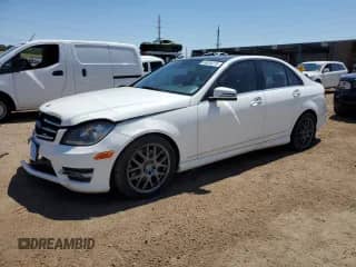 2014 Mercedes-Benz C 300 Sport z VIN WDDGF8AB2ER319663, wystawiony jako Copart lot #69626275 z przebiegiem 110 846 mil mil oraz Szkoda całkowita • Salvage title. Historia ofert i sprzedaży dostępna na DreamBid. Obrazek 1.