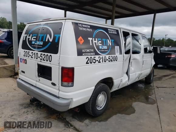 2000 Ford Econoline Cargo с VIN 1FTRE14W3YHA26599, выставлен на аукционе Copart как лот 71565254 с пробегом 57 063 миль миль и Списание • Salvage title. История ставок и продаж доступна на DreamBid. Изображение 3.