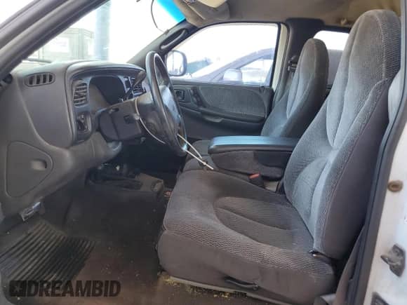 1999 Dodge Dakota SLT z VIN 1B7GG22Y7XS121079, wystawiony jako Copart lot #60632755 z przebiegiem 319 198 mil mil oraz Czysty tytuł • Clean title. Historia ofert i sprzedaży dostępna na DreamBid. Obrazek 7.