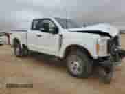 2023 Ford F-250 XL z VIN 1FT7X2BA7PEC14508, wystawiony jako Copart lot #69988304 z przebiegiem 16 808 mil mil oraz Szkoda całkowita • Salvage title. Historia ofert i sprzedaży dostępna na DreamBid. Obrazek 4.