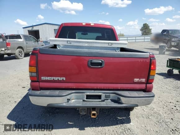 2005 GMC Sierra 1500 SLT z VIN 2GTEK13T551270090, wystawiony jako Copart lot #69110825 z przebiegiem 227 464 mil mil oraz Szkoda całkowita • Salvage title. Historia ofert i sprzedaży dostępna na DreamBid. Obrazek 6.