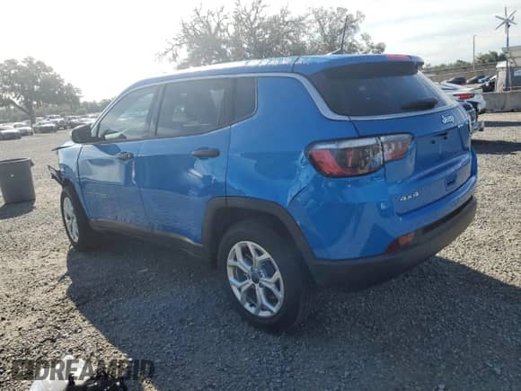 2025 Jeep Compass Sport with VIN 3C4NJDAN1ST540693, listed as a Copart auction lot 81114245 with 2,813 mi miles and Salvage title. Bid and sale history available at DreamBid. Image 2.
