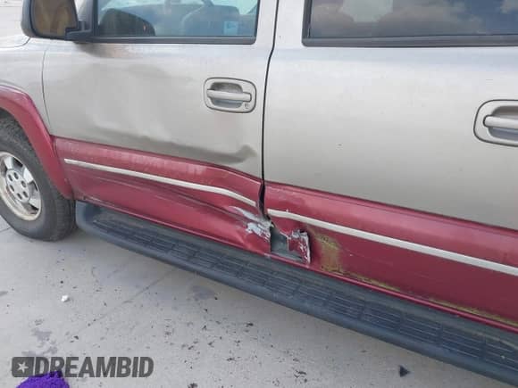 2003 Chevrolet Suburban LT with VIN 3GNEC16Z93G187013, listed as a IAAI auction lot 43529399 with 271,367 mi miles and . Bid and sale history available at DreamBid. Image 6.