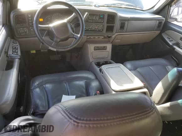 2001 Chevrolet Suburban LT z VIN 3GNFK16T51G278926, wystawiony jako Copart lot #75358024 z przebiegiem 257 431 mil mil oraz Szkoda całkowita • Salvage title. Historia ofert i sprzedaży dostępna na DreamBid. Obrazek 8.