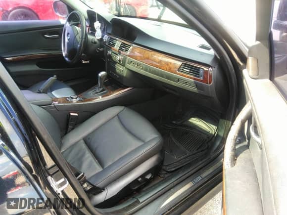 2009 BMW 3 Series 328i xDrive с VIN WBAPK53539A643301, выставлен на аукционе IAAI как лот 32675223 с пробегом 99 973 миль миль и . История ставок и продаж доступна на DreamBid. Изображение 5.