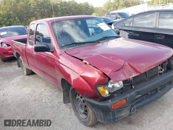 1995 Toyota Tacoma z VIN 4TAUN53B1SZ040515, wystawiony jako IAAI lot #43135152 z przebiegiem 259 900 mil mil oraz . Historia ofert i sprzedaży dostępna na DreamBid. Obrazek 1.