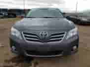 2010 Toyota Camry XLE z VIN JTNBK3EK1A3049573, wystawiony jako Copart lot #82489765 z przebiegiem 76 186 mil mil oraz Szkoda całkowita • Salvage title. Historia ofert i sprzedaży dostępna na DreamBid. Obrazek 5.