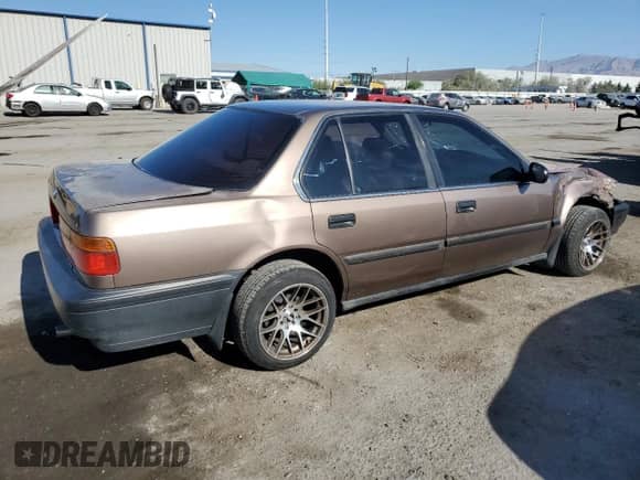 1990 Honda Accord с VIN JHMCB764XLC123557, выставлен на аукционе Copart как лот 54784785 с пробегом 183 333 миль миль и Списание • Salvage title. История ставок и продаж доступна на DreamBid. Изображение 3.
