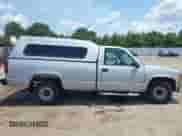 1995 Chevrolet Silverado 1500 z VIN 1GCEC14Z2SZ122630, wystawiony jako IAAI lot #42616231 z przebiegiem Nie podano mil oraz . Historia ofert i sprzedaży dostępna na DreamBid. Obrazek 14.