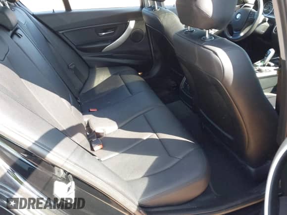 2017 BMW 3 Series 320i z VIN WBA8E1G56HNU13225, wystawiony jako IAAI lot #43127812 z przebiegiem 78 166 mil mil oraz . Historia ofert i sprzedaży dostępna na DreamBid. Obrazek 8.