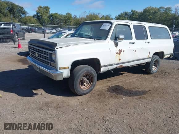 1989 Chevrolet Suburban с VIN 1GNEV16K1KF137333, выставлен на аукционе IAAI как лот 43503708 с пробегом 27 015 миль миль и . История ставок и продаж доступна на DreamBid. Изображение 2.
