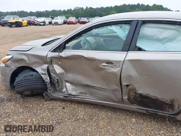 2015 Nissan Altima SL with VIN 1N4AL3AP7FN355158, listed as a IAAI auction lot 42781074 with 246,659 mi miles and . Bid and sale history available at DreamBid. Image 13.