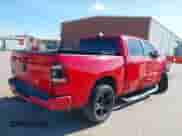 2020 Ram 1500 Big Horn z VIN 1C6RREFT5LN373688, wystawiony jako IAAI lot #42608343 z przebiegiem 83 603 mil mil oraz . Historia ofert i sprzedaży dostępna na DreamBid. Obrazek 4.