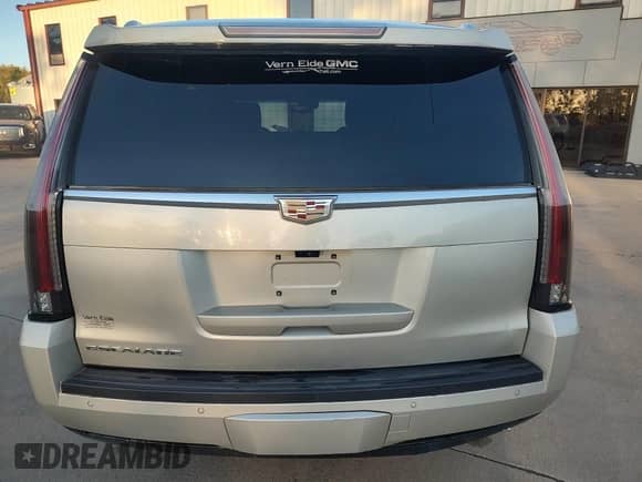 2017 Cadillac Escalade Platinum с VIN 1GYS4DKJ8HR383861, выставлен на аукционе IAAI как лот 43492366 с пробегом 65 138 миль миль и . История ставок и продаж доступна на DreamBid. Изображение 10.