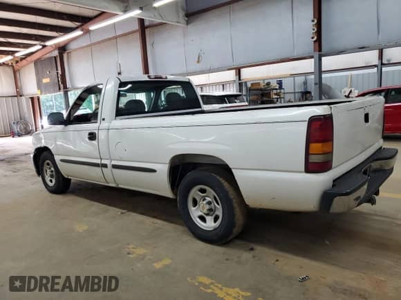 2002 GMC Sierra 1500 SL с VIN 1GTEC14V92Z103876, выставлен на аукционе Copart как лот 69842744 с пробегом 260 755 миль миль и Списание • Salvage title. История ставок и продаж доступна на DreamBid. Изображение 2.