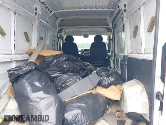 2018 Ram ProMaster Cargo z VIN 3C6TRVCG7JE147926, wystawiony jako IAAI lot #42450045 z przebiegiem 110 232 mil mil oraz . Historia ofert i sprzedaży dostępna na DreamBid. Obrazek 18.