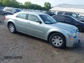 2005 Chrysler 300 Touring с VIN 2C3JA53G35H132409, выставлен на аукционе IAAI как лот 43014719 с пробегом 237 011 миль миль и . История ставок и продаж доступна на DreamBid. Изображение 1.
