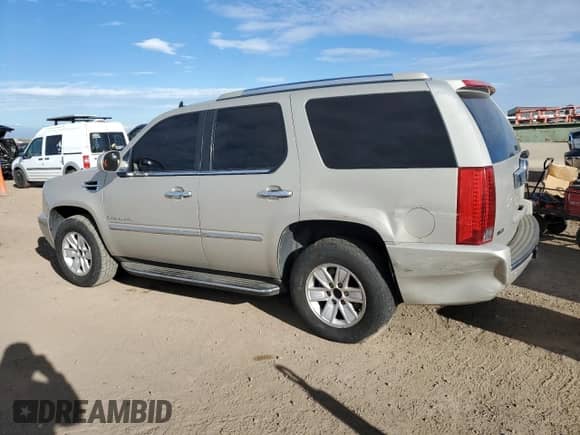 2009 Cadillac Escalade with VIN 1GYFK13269R145246, listed as a Copart auction lot 82432685 with 210,067 mi miles and Salvage title. Bid and sale history available at DreamBid. Image 2.
