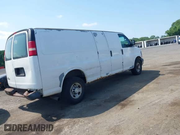 2007 Chevrolet Express Cargo with VIN 1GCGG29V871189408, listed as a IAAI auction lot 42567032 with 330,203 mi miles and . Bid and sale history available at DreamBid. Image 4.